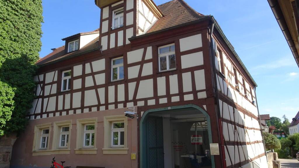 Laden zum Kauf 450.000 € 6 Zimmer 143 m² Verkaufsfläche Herzogenaurach 91074