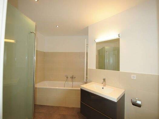 Wohnung zur Miete 860 € 4 Zimmer 98,6 m² 2. Geschoss frei ab 01.03.2026 Äußere Plauensche Straße 17 Innenstadt Zwickau 08056