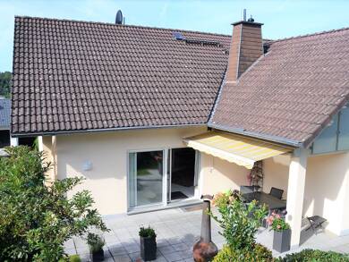 Einfamilienhaus zur Miete 2.850 € 7 Zimmer 250 m² 615 m² Grundstück frei ab 01.10.2025 Vockenhausen Eppstein 65817