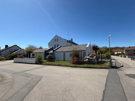 Einfamilienhaus zum Kauf 650.000 € 10 Zimmer 320 m² 1.137 m² Grundstück Perschen Nabburg 92507
