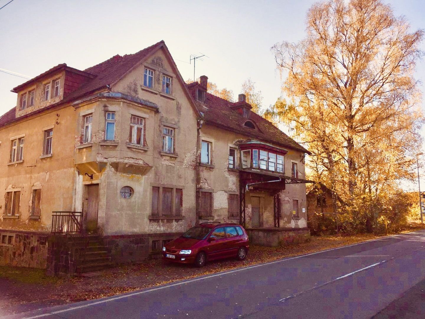 Mehrfamilienhaus zum Kauf provisionsfrei 45.000 € 15 Zimmer 400 m²<br/>Wohnfläche 2.604 m²<br/>Grundstück Neusalzaer Straße 33 Löbau Löbau 02708