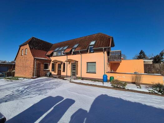 Doppelhaushälfte zum Kauf 239.000 € 5 Zimmer 137 m² 1.031 m² Grundstück frei ab sofort Mecklenburgring 47 Sternberg 19406