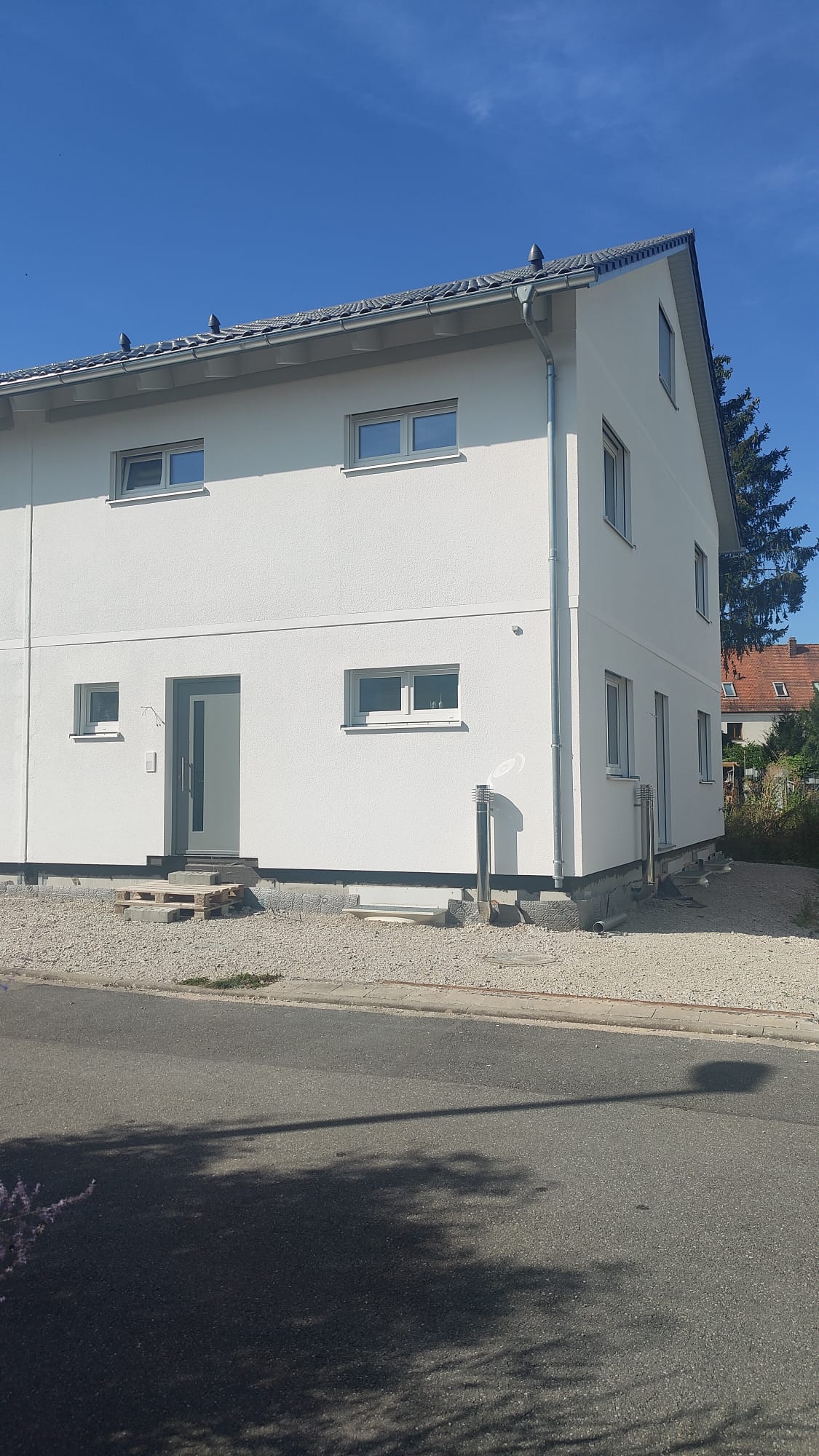 Doppelhaushälfte zur Miete 2.250 € 6 Zimmer 156 m²<br/>Wohnfläche 255 m²<br/>Grundstück ab sofort<br/>Verfügbarkeit Forsthut 1A Tennenlohe Erlangen 91058