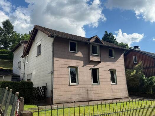 Mehrfamilienhaus zum Kauf 117.500 € 10 Zimmer 165 m² 745 m² Grundstück frei ab sofort Holzminden Holzminden 37603