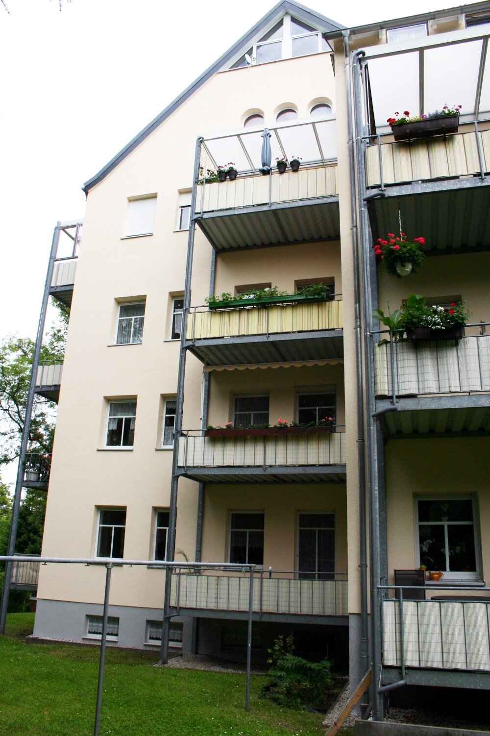 Wohnung zum Kauf 115.000 € 3 Zimmer 80,9 m²<br/>Wohnfläche 3.<br/>Geschoss Limbach-Oberfrohna Limbach-Oberfrohna 09212