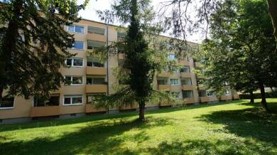 Wohnung zur Miete 800 € 3 Zimmer 87,8 m² 4. Geschoss frei ab 01.09.2025 Planungsbezirk 123 Straubing 94315