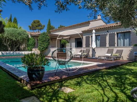 Haus zum Kauf 1.890.000 € 204 m² 900 m² Grundstück Eygalières 13810