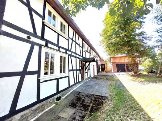 Herrenhaus zum Kauf provisionsfrei 490.000 € 6 Zimmer 148 m² 2.204 m² Grundstück frei ab sofort Oberirsen 57635