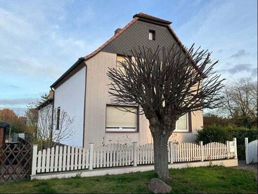 Einfamilienhaus zum Kauf provisionsfrei 100.000 € 5 Zimmer 128 m² 904 m² Grundstück Lindenring 7 Burgwerben Weißenfels 06667