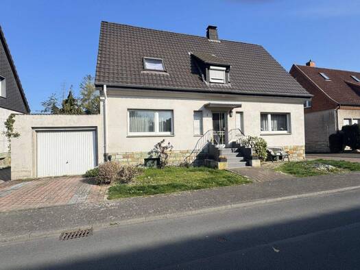 Mehrfamilienhaus zum Kauf 259.000 € 7 Zimmer 165 m² 991 m² Grundstück Benninghausen Lippstadt 59556