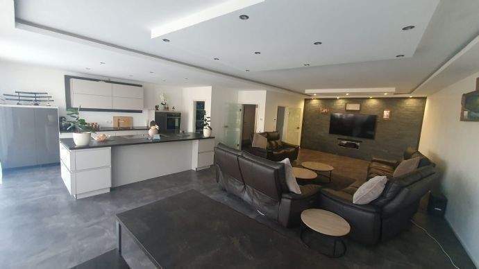 Immobilie in Kelheim - Modernes Haus-Top Ausstattung mit 165 Qm WFL und separaten WHg 105 Qm  - Bild 3