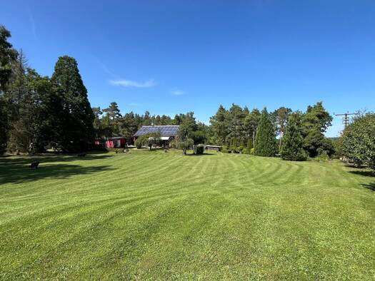 Haus zum Kauf 1.250.000 € 8 Zimmer 300 m² 10.450 m² Grundstück Ostelsheim 75395