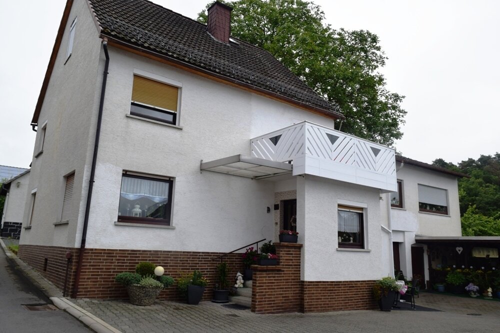 Mehrfamilienhaus zum Kauf 210.000 € 6 Zimmer 220 m²<br/>Wohnfläche 544 m²<br/>Grundstück Dreisbach Ehringshausen 35630