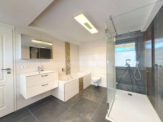 Haus zum Kauf 389.000 € 7 Zimmer 165 m² 513 m² Grundstück Schwarzwaldstraße 11 Zwerenberg Neuweiler 75389