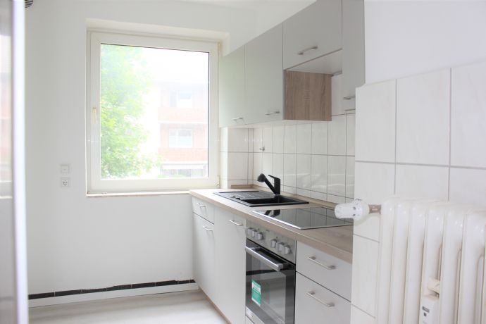 Wohnung zur Miete 680 € 4 Zimmer 80,3 m²<br/>Wohnfläche 1.<br/>Geschoss Hermann-Tast-Straße 32 Nord Husum 25813