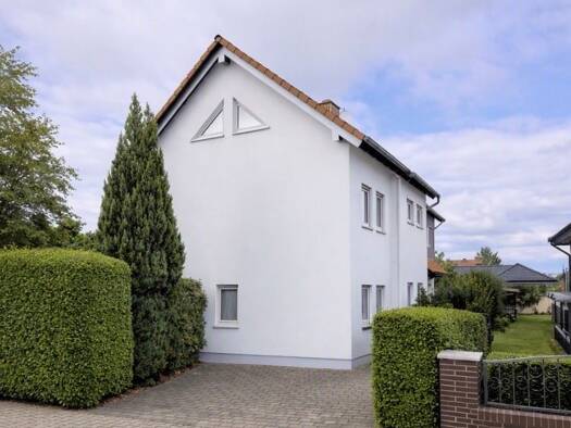 Doppelhaushälfte zur Miete 1.600 € 4 Zimmer 145 m² 266 m² Grundstück frei ab 01.10.2026 Burg-Gräfenrode Karben 61184