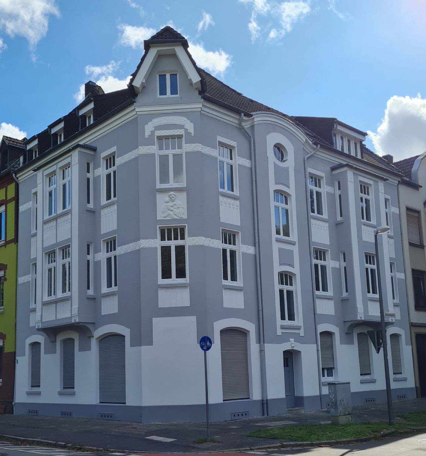 Mehrfamilienhaus zum Kauf als Kapitalanlage geeignet 829.000 € 15 Zimmer 375 m²<br/>Wohnfläche 187 m²<br/>Grundstück Johannesplatz 4 Lehmheide Krefeld 47805