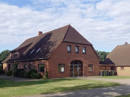 Mehrfamilienhaus zum Kauf 398.000 € 15 Zimmer 326 m² 4.700 m² Grundstück frei ab sofort Altmoorhausen Hude (Oldenburg) 27798