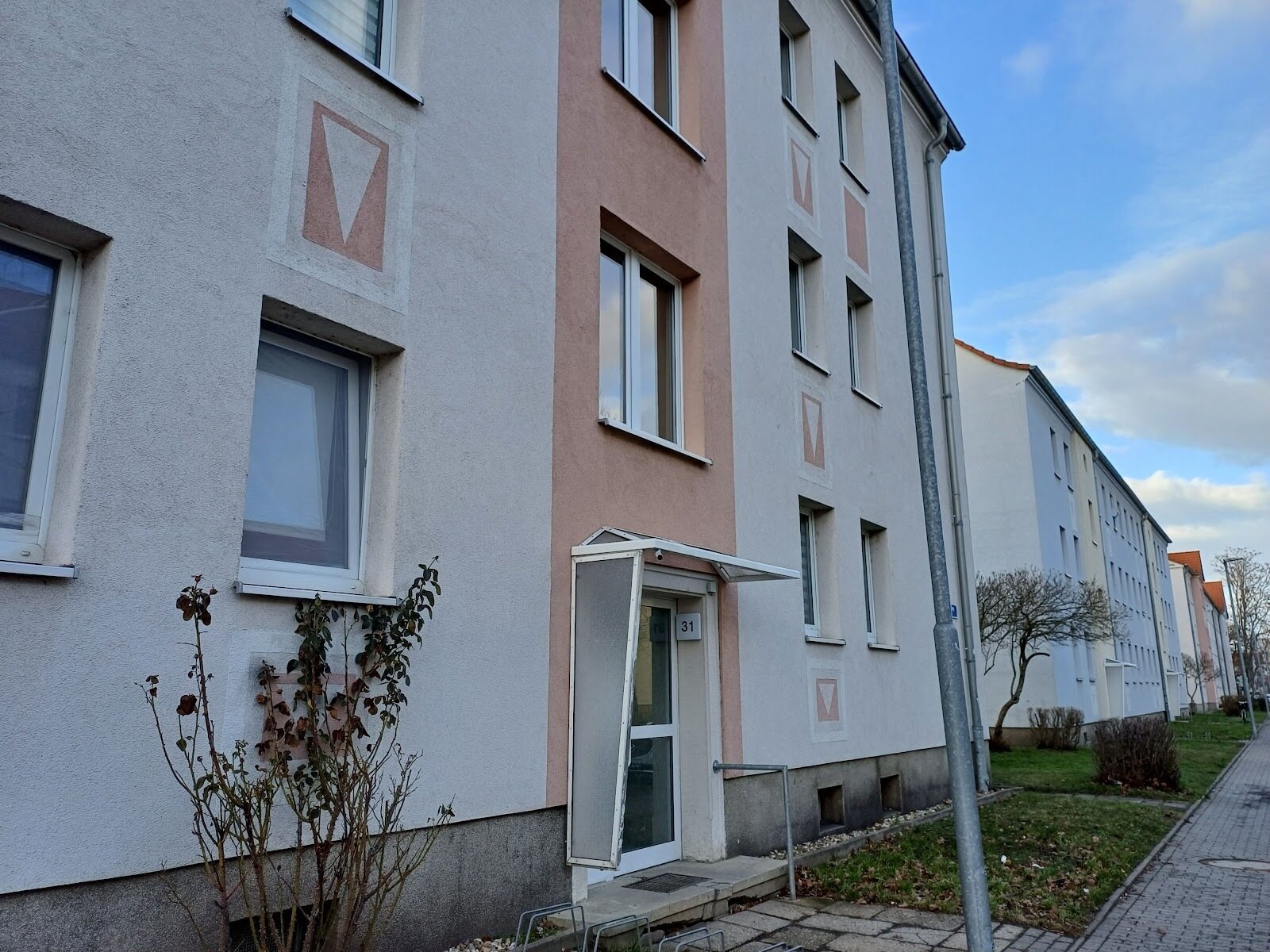 Wohnung zur Miete 350 € 3 Zimmer 64,8 m²<br/>Wohnfläche 2.<br/>Geschoss Bergmannsring 31 Blösien Merseburg 06217