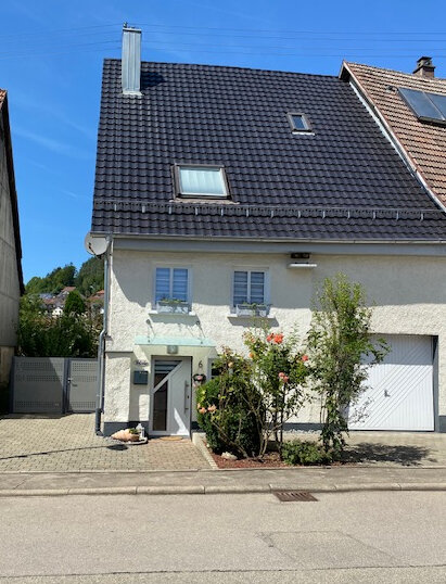 Haus zum Kauf 228.000 € 5 Zimmer 160 m²<br/>Wohnfläche 247 m²<br/>Grundstück Tieringen Meßstetten / Tieringen 72469