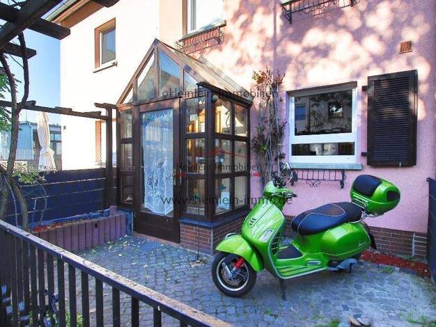 Reihenmittelhaus zum Kauf 337.000 € 5 Zimmer 95,3 m² 137 m² Grundstück Griesheim Frankfurt 60326