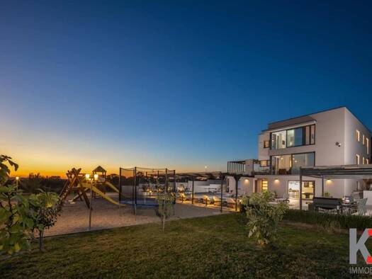 Haus zum Kauf 2.000.000 € 6 Zimmer 400 m² Zadar 0