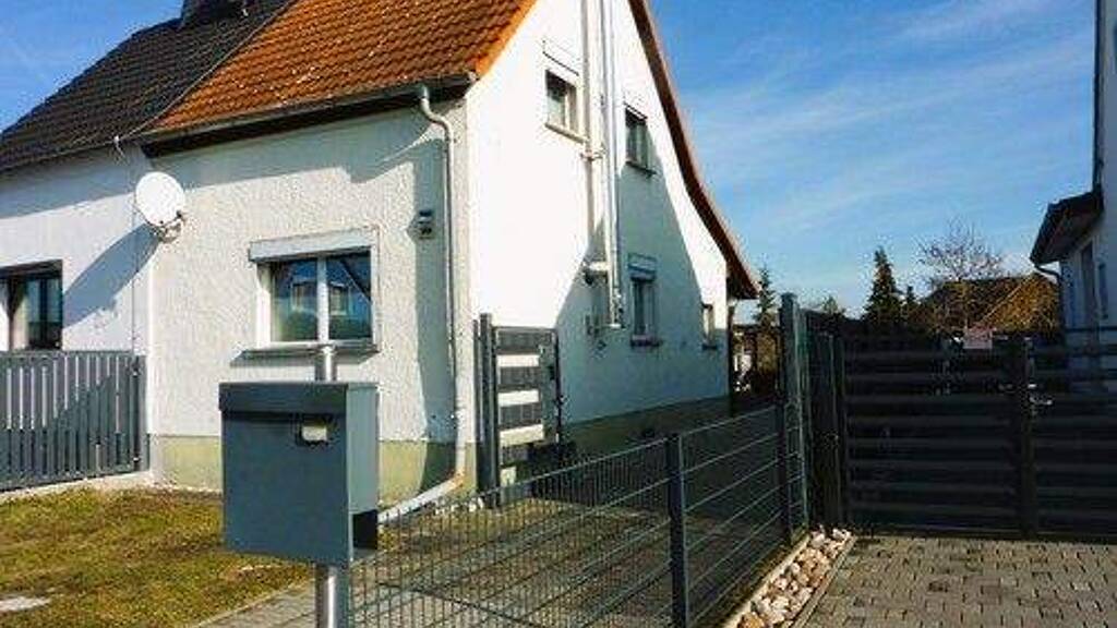 Doppelhaushälfte zum Kauf 129.000 € 3 Zimmer 62,5 m² 311 m² Grundstück frei ab sofort Weißenfels 06667