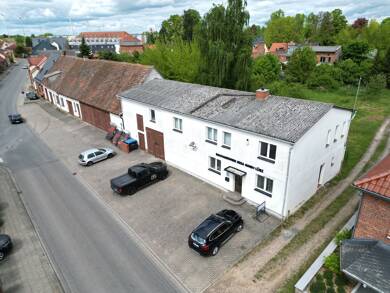 Haus zum Kauf 239.000 € 7 Zimmer 400 m² 1.052 m² Grundstück Feldstr. 56 Lübz Lübz 19386