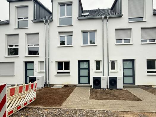 Reihenmittelhaus zur Miete - Erstbezug 2.300 € 5,5 Zimmer 152 m² 156 m² Grundstück Steinenbronn 71144