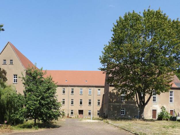 Schloss zum Kauf 1.250.000 € 3.633,9 m² 15.499 m² Grundstück Am Schloß 3 Ehrenhain Nobitz 04603