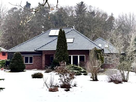 Bungalow zum Kauf 310.000 € 3 Zimmer 135 m² 1.810 m² Grundstück frei ab sofort Schernebecker Dorfstraße 16 C Schernebeck Tangerhütte 39517