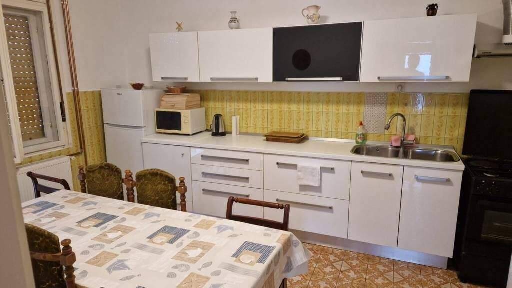 Haus zur Miete 3.100 € 6 Zimmer 200 m² Zitnjak