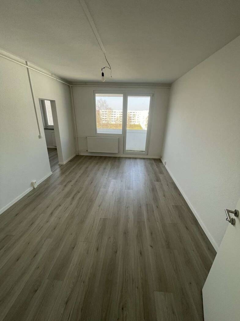 Wohnung zur Miete 363 € 3 Zimmer 58 m² Dachgeschoss, 4. Geschoss frei ab sofort Carl-Friedrich-Flemming-Straße 1 Krebsförden Schwerin 19061