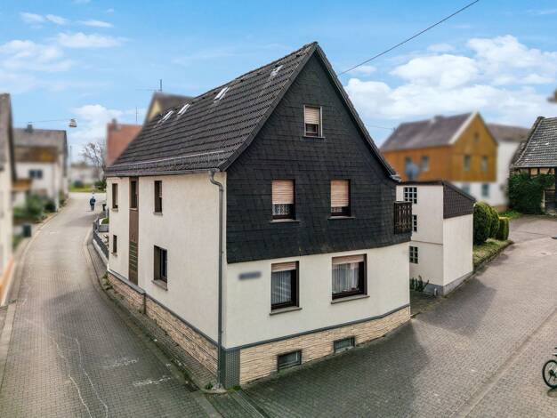 Einfamilienhaus zum Kauf 169.500 € 10 Zimmer 206 m² 544 m² Grundstück Langenscheid 65558