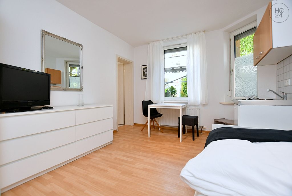 Wohnung zur Miete Wohnen auf Zeit 890 € 1 Zimmer 18 m²<br/>Wohnfläche 01.01.2025<br/>Verfügbarkeit Hölderlinplatz Stuttgart 70193