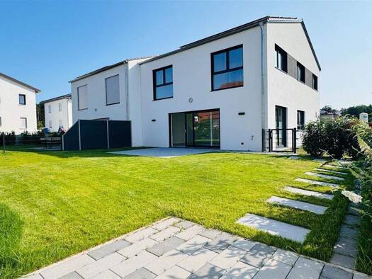 Doppelhaushälfte zur Miete 2.050 € 6 Zimmer 160 m² 377 m² Grundstück frei ab 01.01.2026 Allersberg Allersberg , Mittelfr 90584