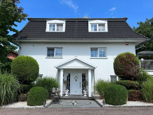 Einfamilienhaus zur Miete 2.300 € 6 Zimmer 200 m² 720 m² Grundstück frei ab 01.01.2026 Erdbeerenberg 19 Obertiefenbach Beselich 65614