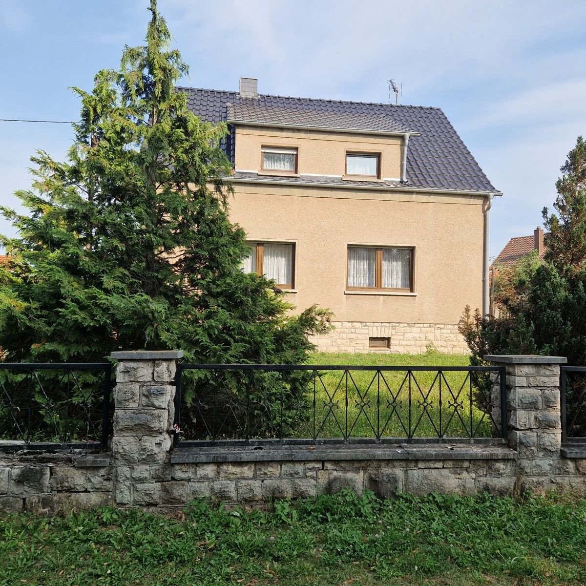 Einfamilienhaus zum Kauf 340.000 € 6 Zimmer 140 m²<br/>Wohnfläche 506 m²<br/>Grundstück 01.12.2024<br/>Verfügbarkeit Stotternheim Stotternheim 99095