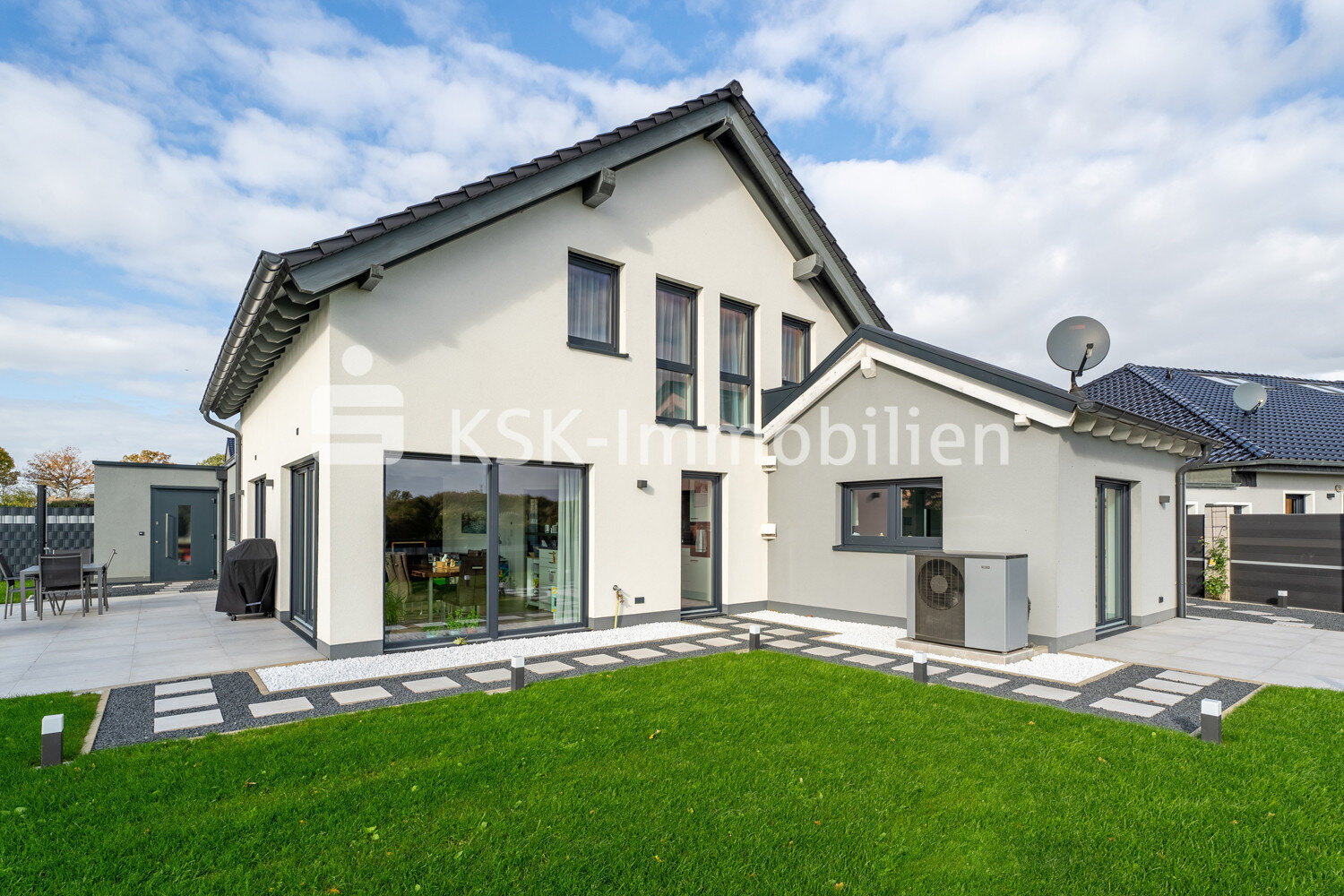 Mehrfamilienhaus zum Kauf 810.000 € 6 Zimmer 160 m²<br/>Wohnfläche 754 m²<br/>Grundstück Nörvenich Nörvenich 52388