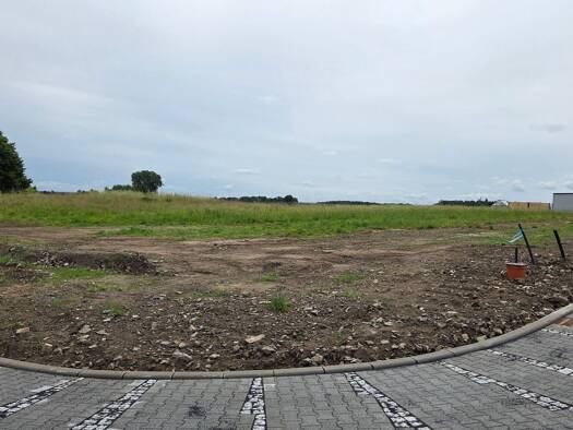 Grundstück zum Kauf provisionsfrei 115.000 € 641 m² Grundstück Baugenehmigung vorhanden frei ab sofort Am Hang Schönfeld Schönfeld 01561