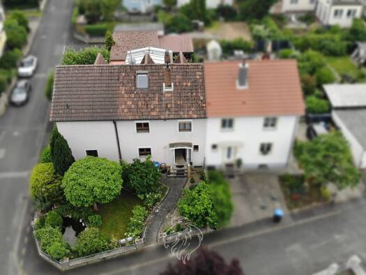 Doppelhaushälfte zum Kauf 385.000 € 8 Zimmer 185 m² 535 m² Grundstück Volkach 97332