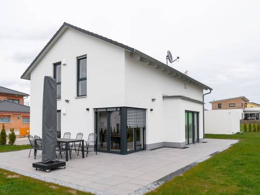 Einfamilienhaus zur Miete 1.650 € 4 Zimmer 143 m² 602 m² Grundstück Vohenstrauß 92648
