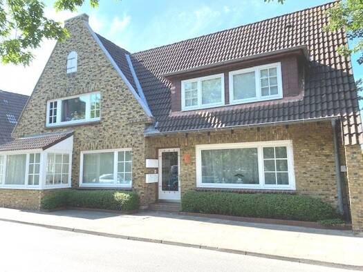 Mehrfamilienhaus zum Kauf provisionsfrei als Kapitalanlage geeignet 885.000 € 11 Zimmer 330 m² 1.041 m² Grundstück Langenharmstraße 37/39 Husum 25813