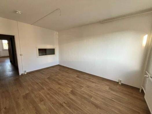 Wohnung zur Miete 311 € 3 Zimmer 56,9 m² 2. Geschoss Magdeburger Straße 42 Oschersleben 39387