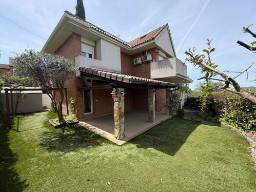 Chalet zur Miete 2.700 € 5 Zimmer 250 m² 350 m² Grundstück Las Rozas de Madrid 28290