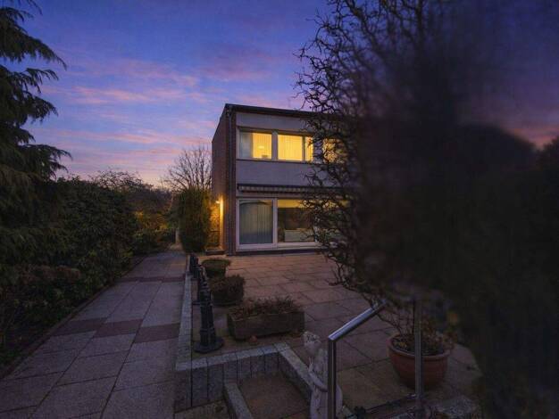 Doppelhaushälfte zum Kauf 315.000 € 5 Zimmer 128,9 m² 372 m² Grundstück Innenstadt Detmold 32756