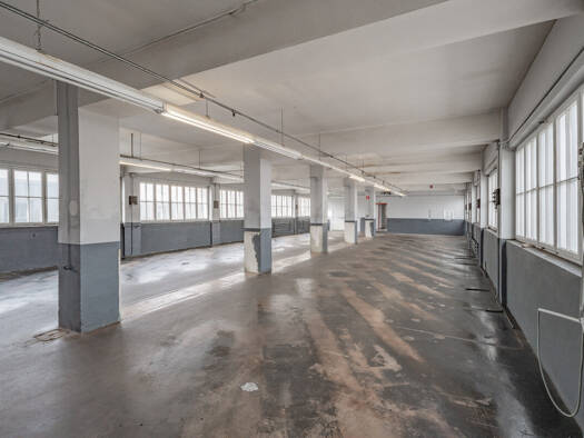 Lagerhalle zur Miete 2.081 € 391,2 m² Lagerfläche Schwenningen Villingen-Schwenningen 78056
