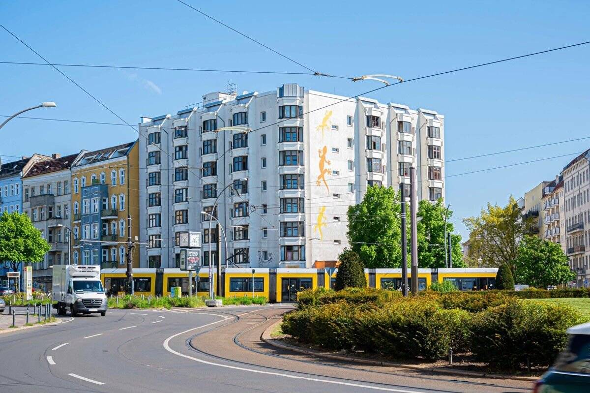 2 Zimmer mit *Balkon*: Gründerzeit-Wohnung im beliebten Friedrichshain - nahe Volkspark! – Eckertstraße 17, 10249 Berlin – Vorschaubild 24