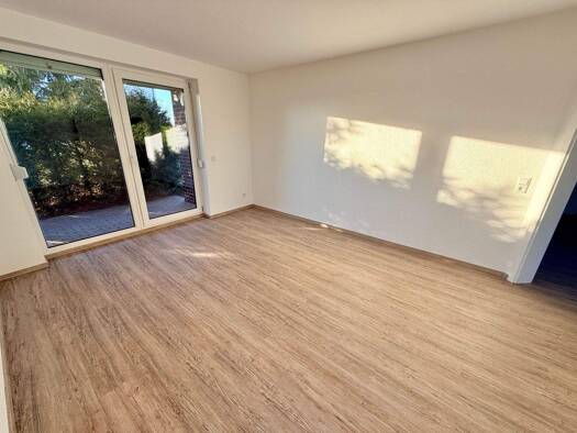 Wohnung zur Miete 500 € 2 Zimmer 56,3 m² EG Leuna 06237