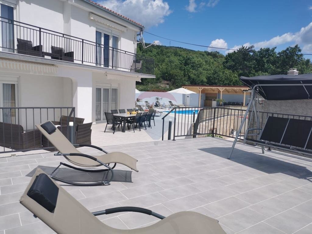 Mehrfamilienhaus zum Kauf 525.000 € 6 Zimmer 220 m²<br/>Wohnfläche Crikvenica 51260